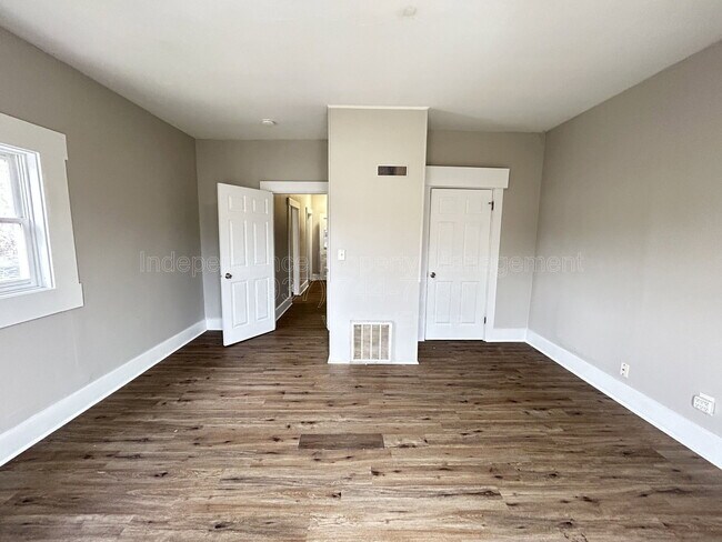 Foto del edificio - 815 S Main St