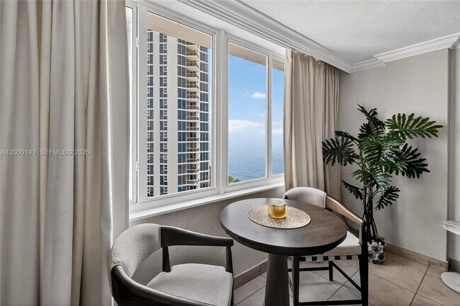 Foto del edificio - 19201 Collins Ave