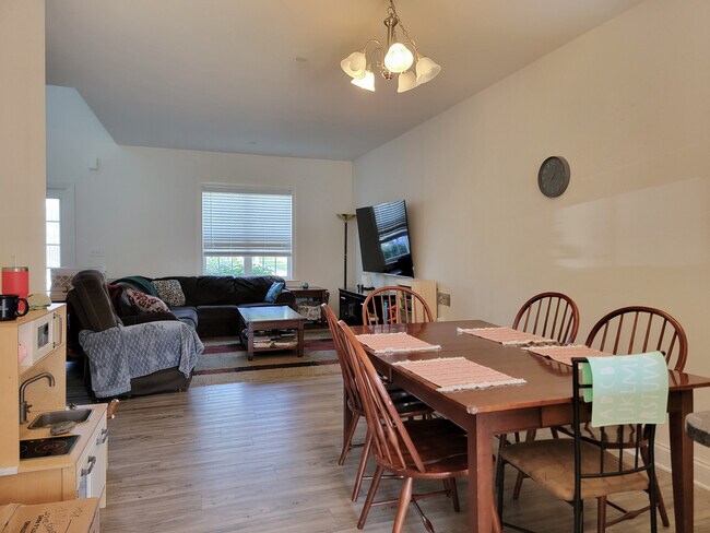 Foto del edificio - 642 Brentwood Dr