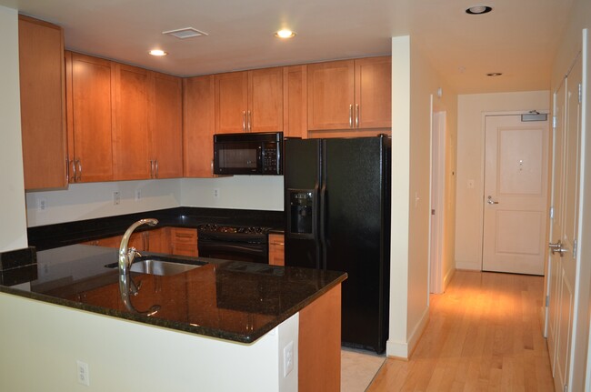 Kitchen - 4101 Albemarle St NW #346