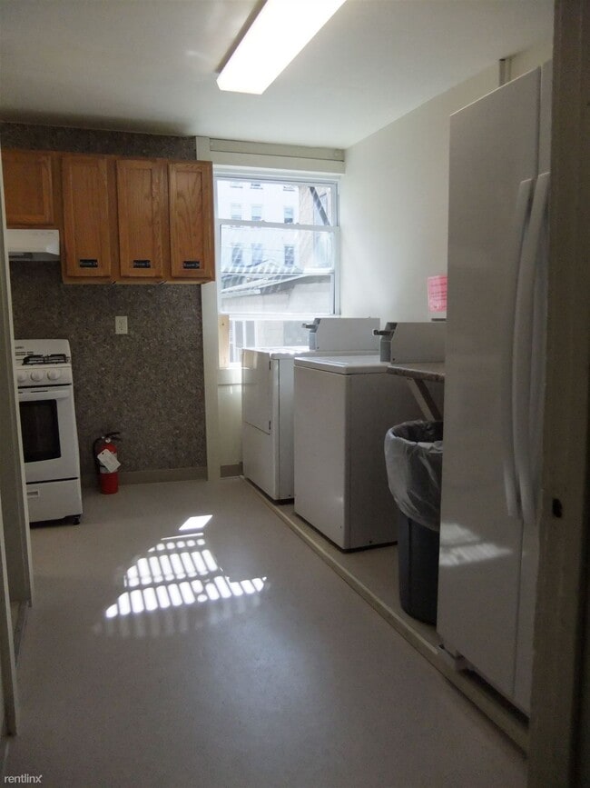 Building Photo - 1 br, 1 bath House - 210 Dryden Rd Apt 22
