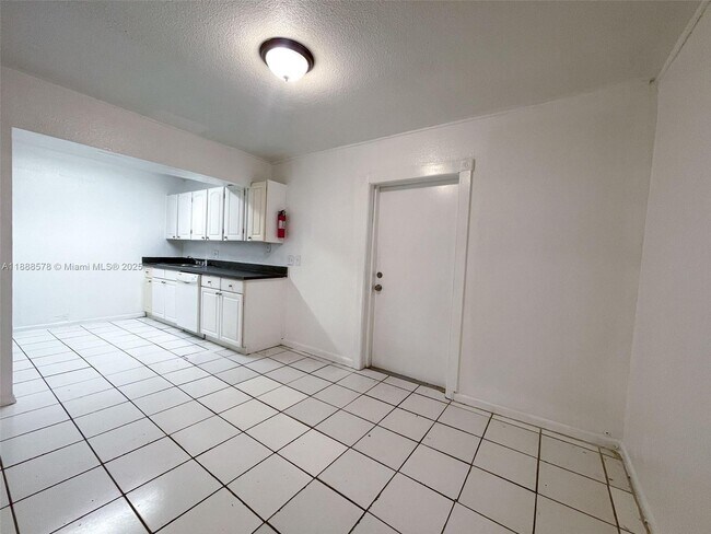 Foto del edificio - 5970 NW 28th St