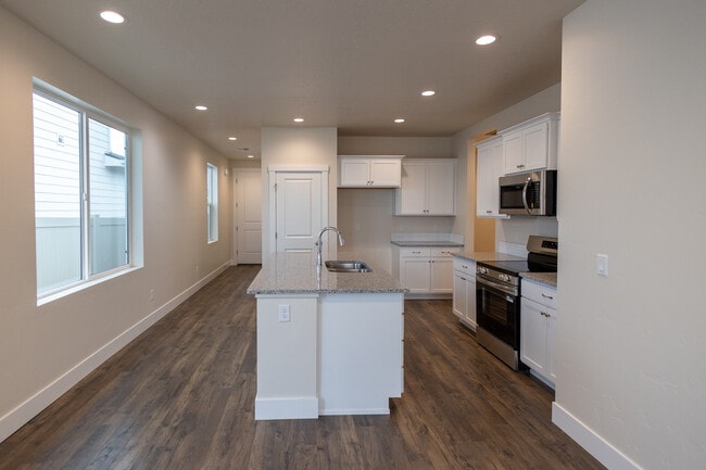 Building Photo - 5558 W Aralia Dr