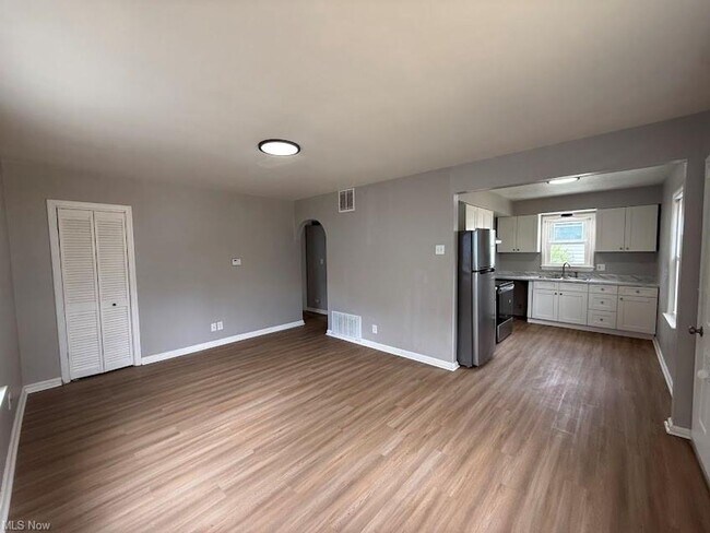 Foto del edificio - Two bedroom one bathroom single story home for rent