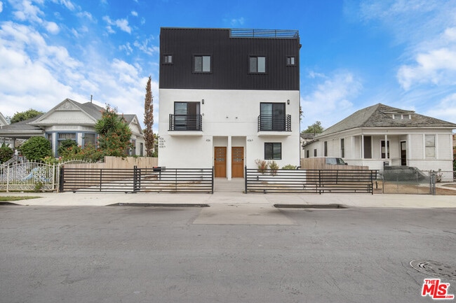 Building Photo - 438 E 28th St