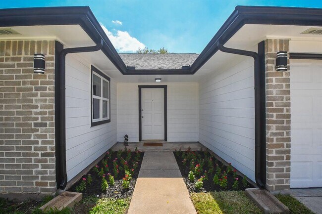 Building Photo - 15803 Timber Rock Dr