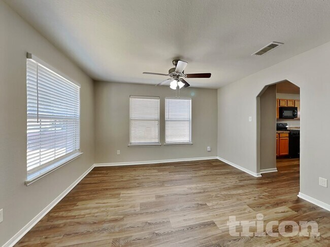 Foto del edificio - 8927 Summer Valley Ln