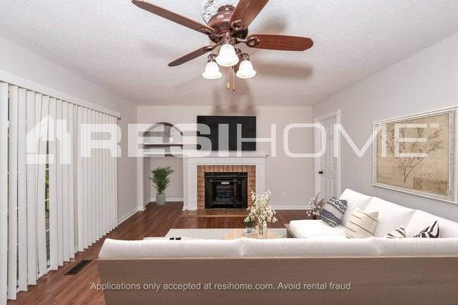 Building Photo - 6870 Ridgewood Dr