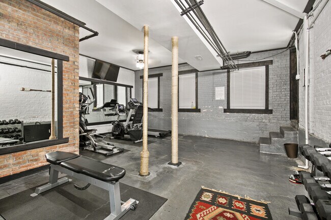 Foto del edificio - 6110 N Winthrop Ave