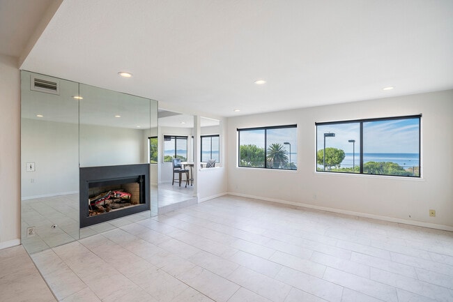 Living room - 2209 W 25th St