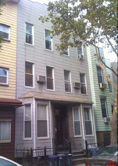 Primary Photo - 151 Ainslie St