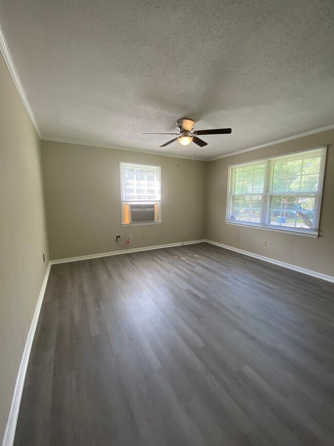Building Photo - 4 bedroom house near downtown Athens for p...
