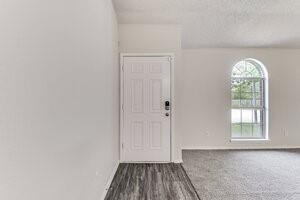 Building Photo - 625 Hollyberry Dr