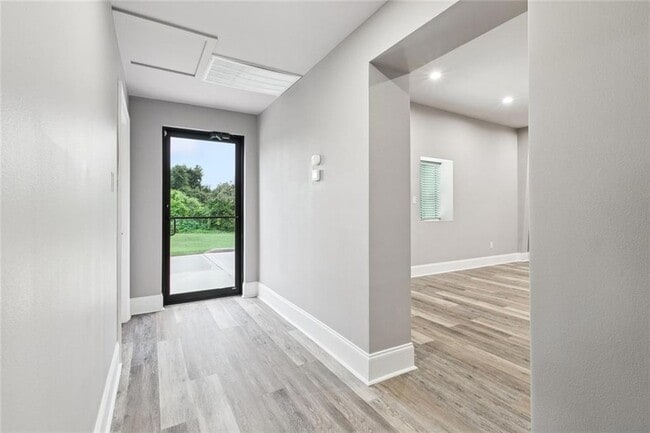 Foto del edificio - 1400 Woodland Hwy