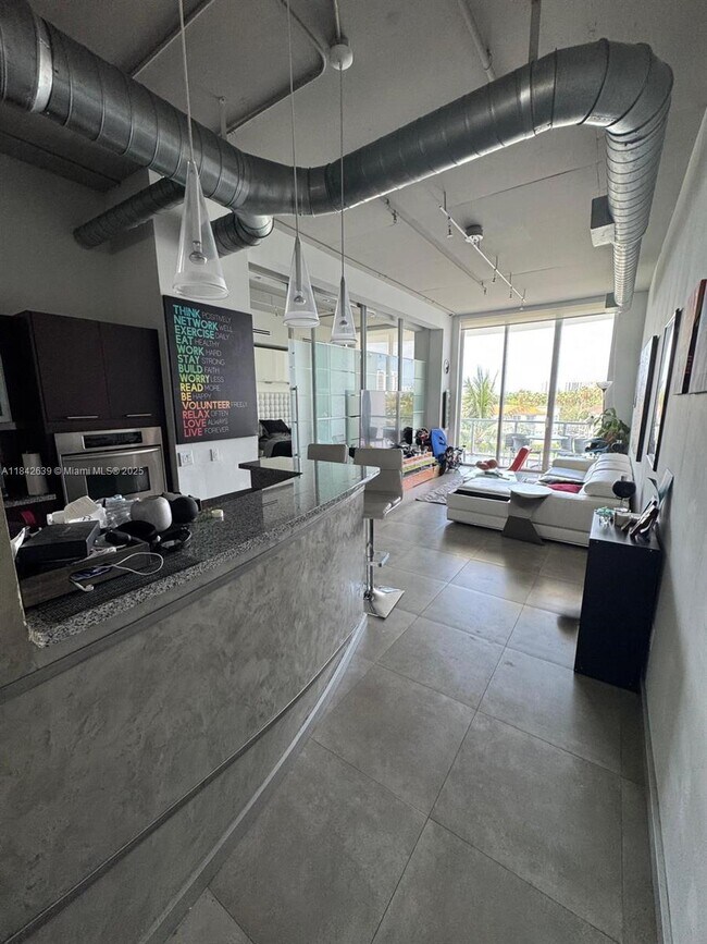 Foto del edificio - 3029 NE 188th St