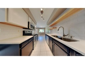 Building Photo - 553 Ridgeview Dr