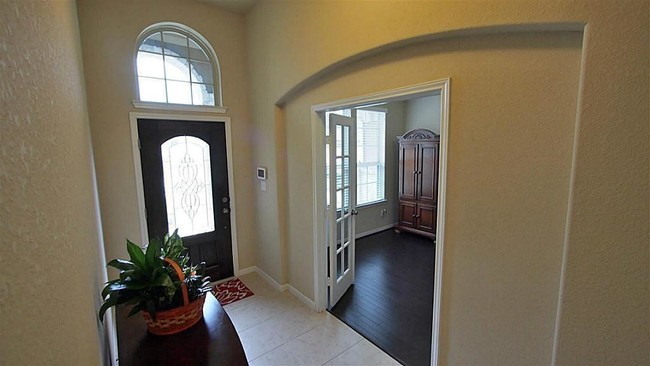 Building Photo - 6210 Eden Prairie Dr