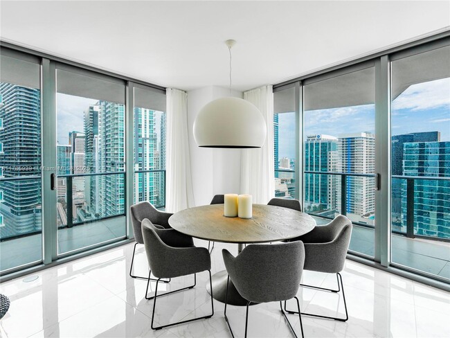 Foto del edificio - 1300 S Miami Ave