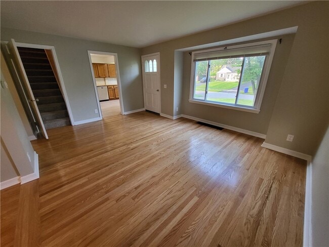Building Photo - 223 Glenbrook Rd