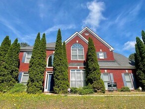 Building Photo - 1800 Lee Patrick Dr