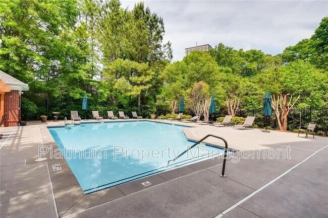Foto del edificio - 3275 Lenox Rd NE