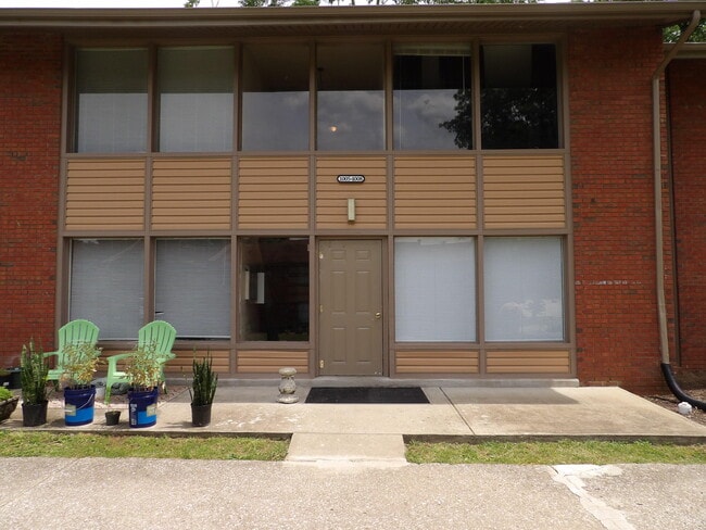 Building Photo - 1006 Forest Hill Dr