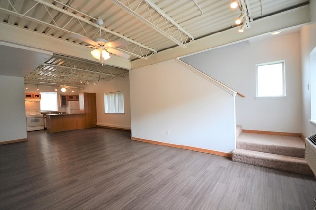 Building Photo - 1051 N Molly Ct