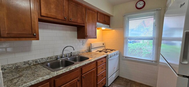 Building Photo - Newly Remodeled House for Rent in Crestwood