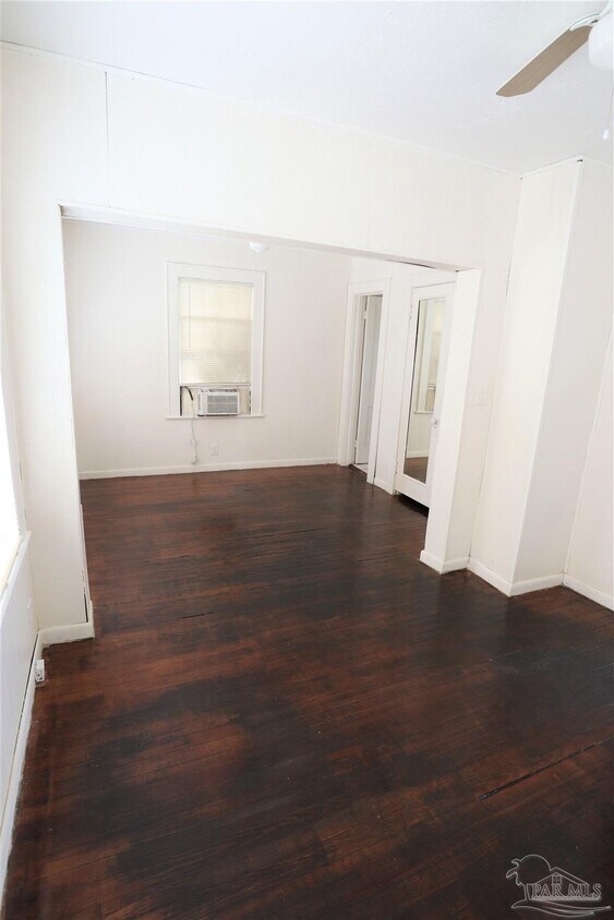 Foto principal - 609 S Navy Blvd