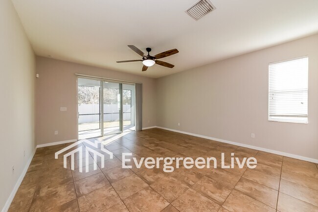 Foto del edificio - 15303 Long Cypress Dr
