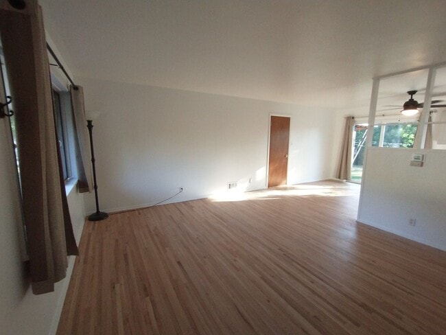 Building Photo - 3325 Martin Dr