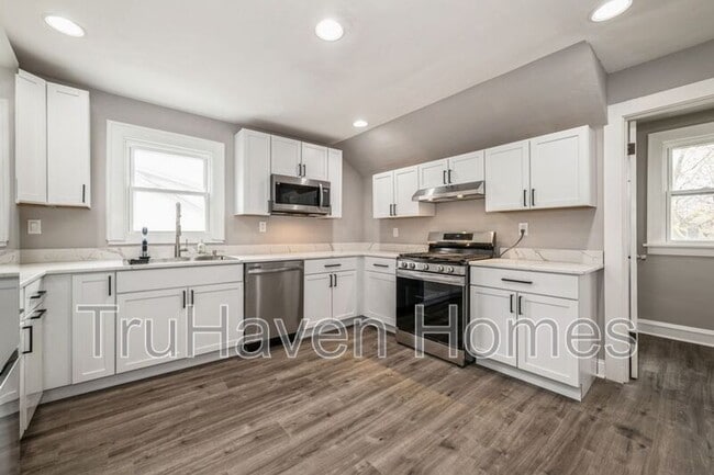 Building Photo - 545 Skokie Ave