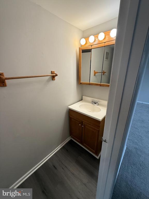 Building Photo - 5055 Lakeland Ct