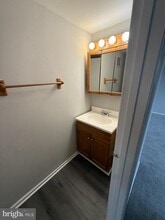 Building Photo - 5055 Lakeland Ct