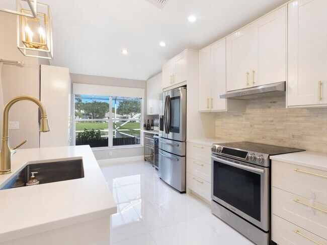 Building Photo - 6821 Hendry Dr