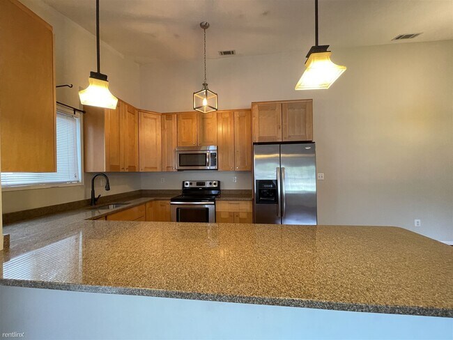 Building Photo - 2 br, 1 bath Condo - 135 Swiss Gap