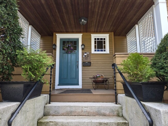 Comfortable 3-Bedroom Living with Outdoor Retreat in Brighton - Comfortable 3-Bedroom Living with Outdoor Retreat in Brighton Apartment