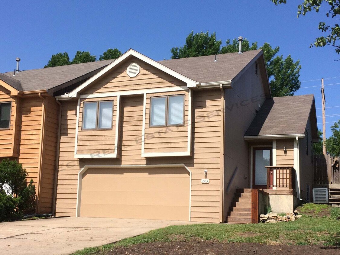 203 Glenview Dr, Lawrence, KS 66049 Townhome Rentals in Lawrence KS