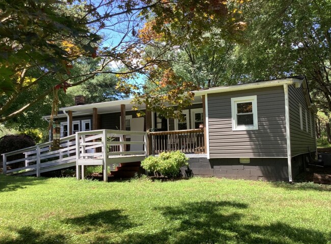 Frente de la casa - 2399 Mill Rd