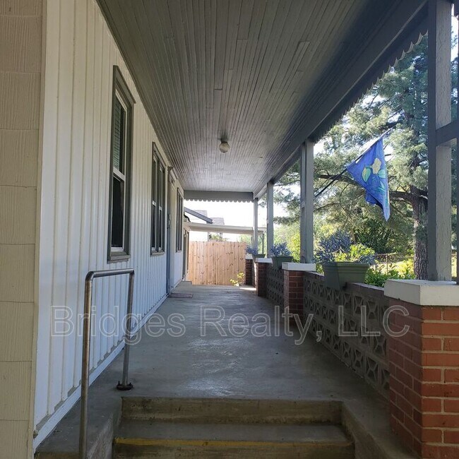 Building Photo - 1508 Heard Ave