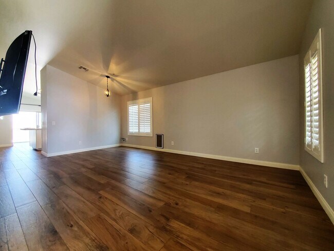 Building Photo - MCDOWELL MTN RANCH 3 BEDROOM HOME W FIREPI...