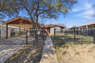 Building Photo - 3827 Devon Ave