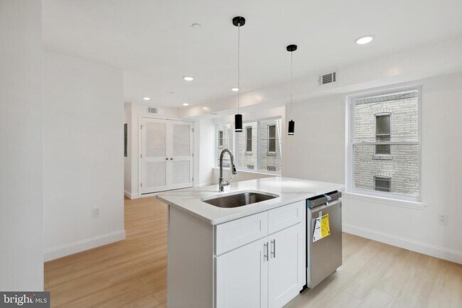 Foto del edificio - 2118 W Oxford St