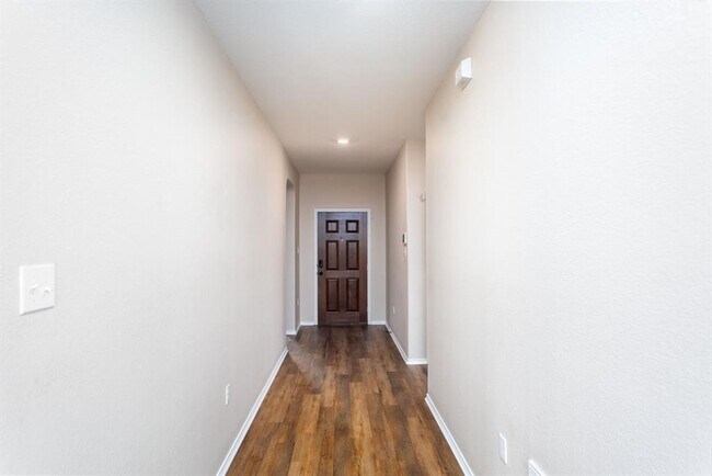 Building Photo - 1605 Henbit Ln