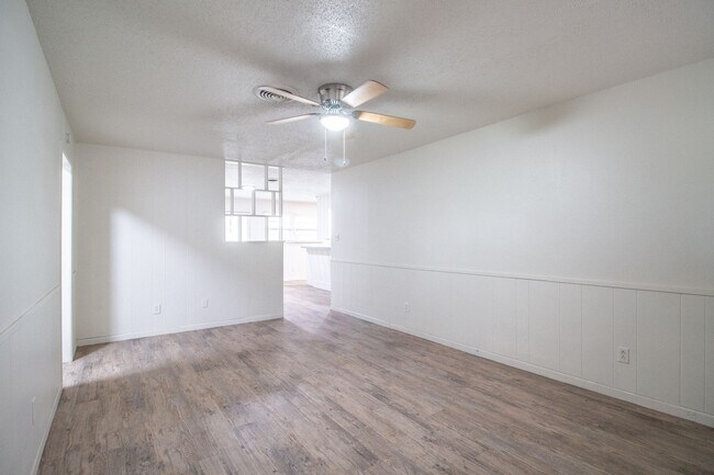 Foto del edificio - Remodeled 3 bedroom 2 bathroom house centr...