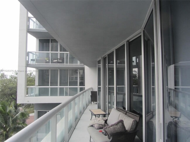 Building Photo - 495 Brickell Ave