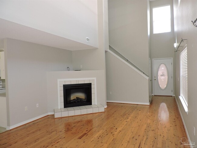 Foto del edificio - 6298 Cottage Woods Dr