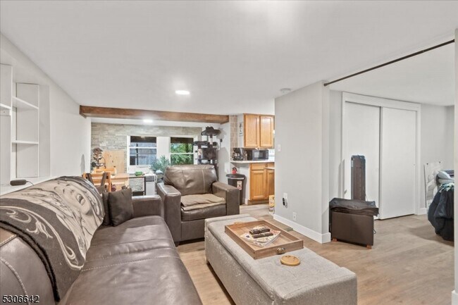 Building Photo - 16 Flanders Rd