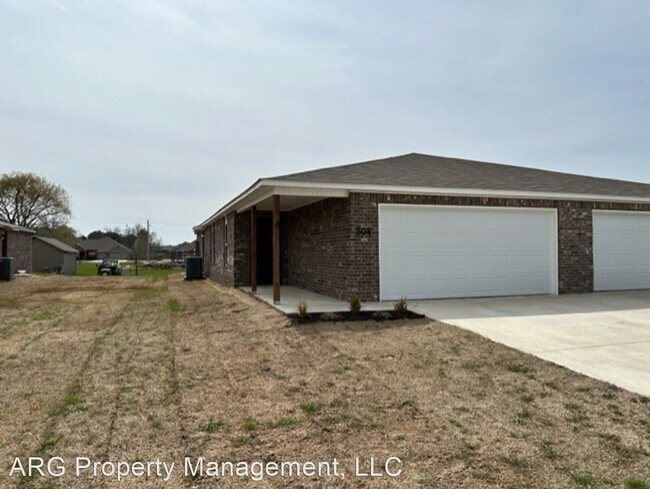 Building Photo - 3 br, 2 bath House - 504A W Christopher Drive