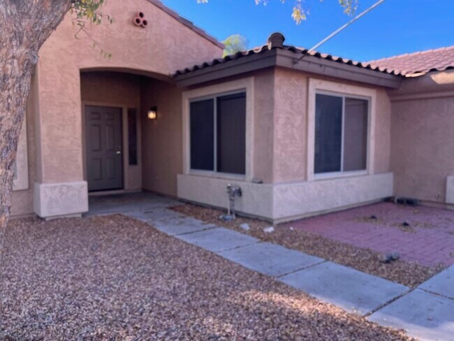 Foto del edificio - Spacious 3 Bed, 2 Bath Home! Washer/Dryer!...